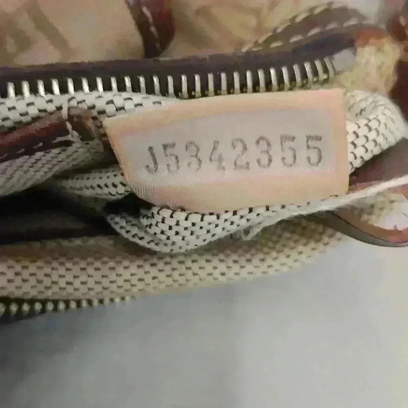 Dooney and Bourke crossbody purse(small)..Vintage - Picture 11 of 15